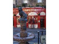 The statue commemorating Bobby at Edinburgh