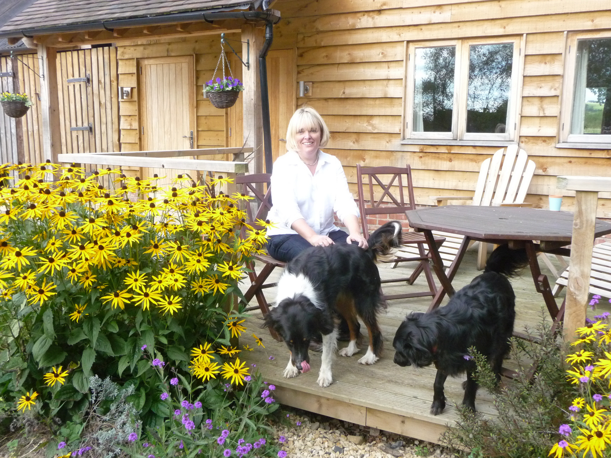 Karen Thorne, Murphy and Mitzi at Hopton House Bed and Breakfast.